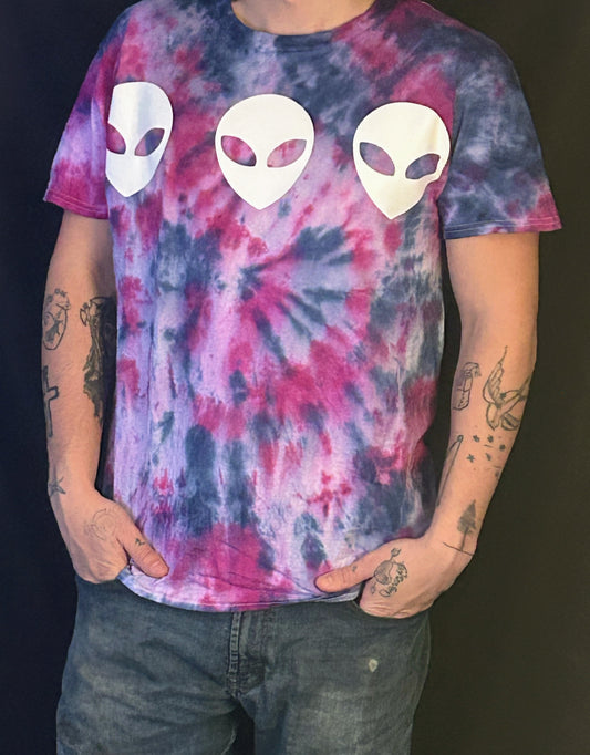 Tye dye alien shirt